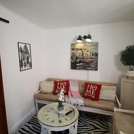 Coli-apartman Dora Apartment *