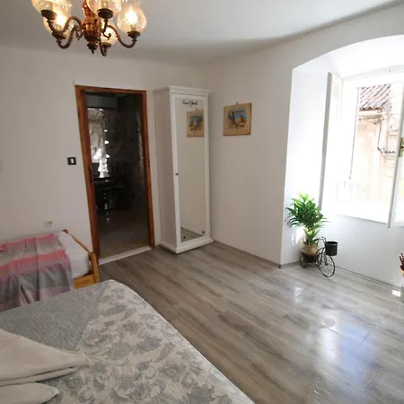 Coli-apartman Dora