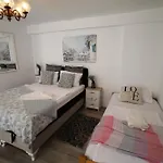 Coli-apartman Dora *