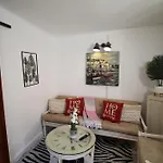 Coli-apartman Dora Apartament *