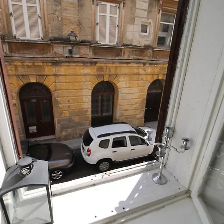 Coli-apartman Dora