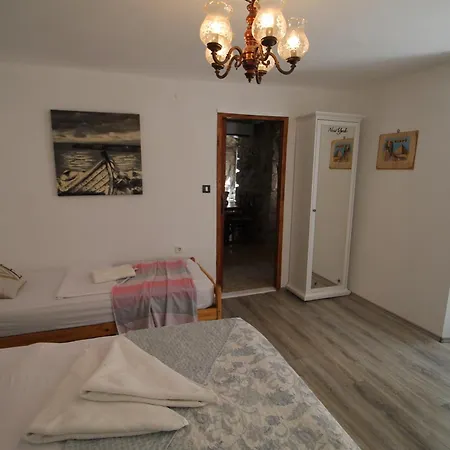 Apartamento Coli-apartman Dora