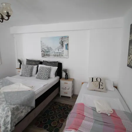 Apartamento Coli-apartman Dora